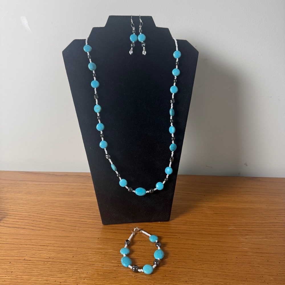Faux Turquoise Beaded Necklace‎ Bracelet Earrings Set Silver Tone Accents
